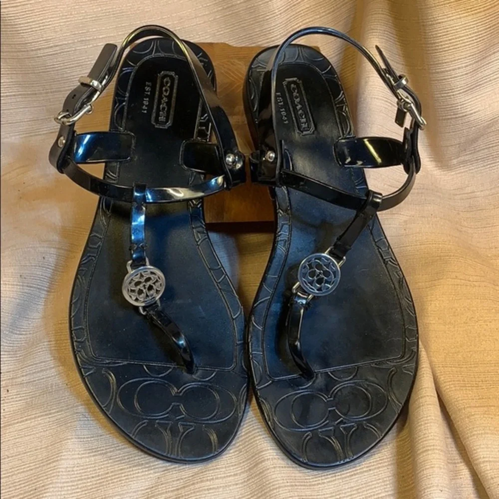 Coach worn once authentic thong sandal iconic logo